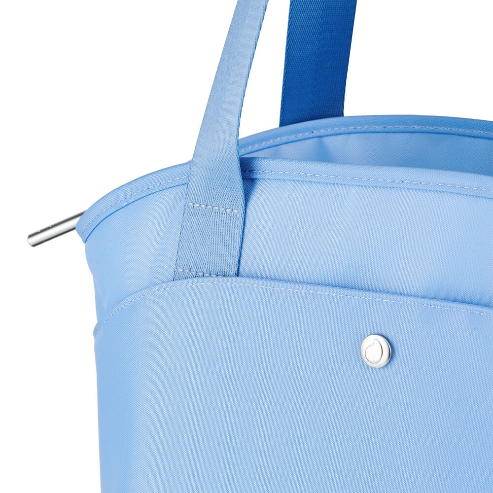 lunch-tote-b5 5341821_02-Swell-Lunch-Tote-Bag-Chambray-Blue-Pocket-Detail_3bd7.jpg