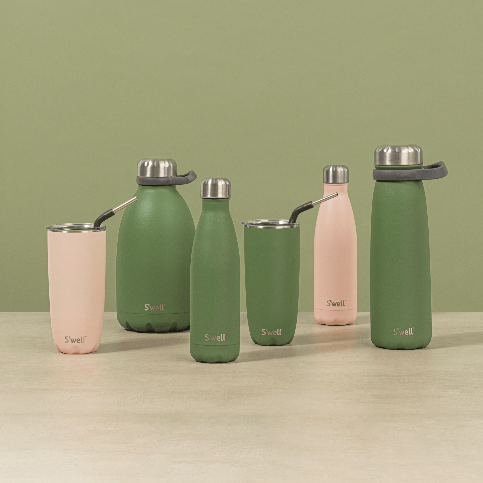 roamer-64oz-f1 Swell-64oz-GreenJasper-Roamer-Lifestyle.png