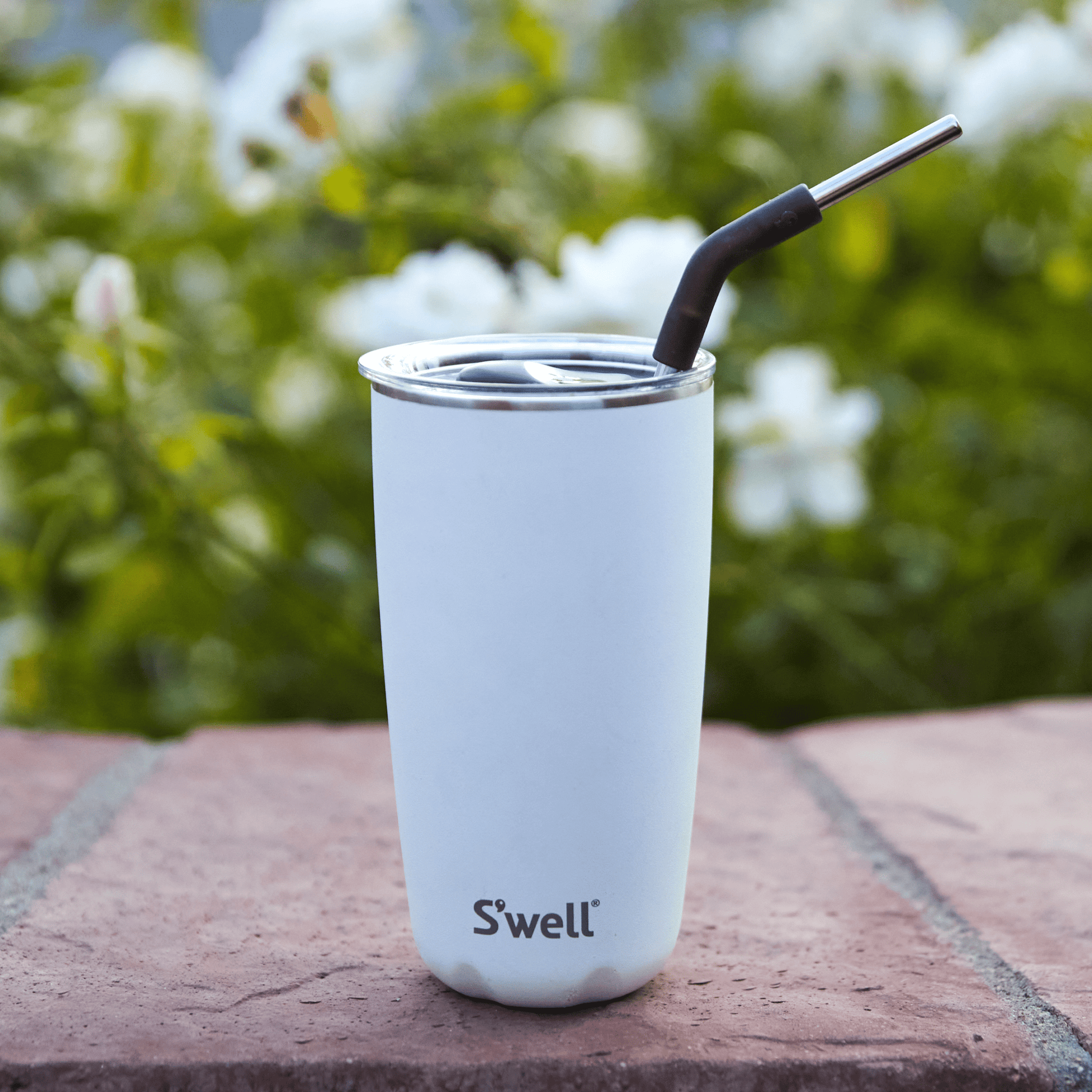 stainless-steel-straw-set-e0 Swell-Stainless-Steel-Straw-Set-Lifestyle-1.png