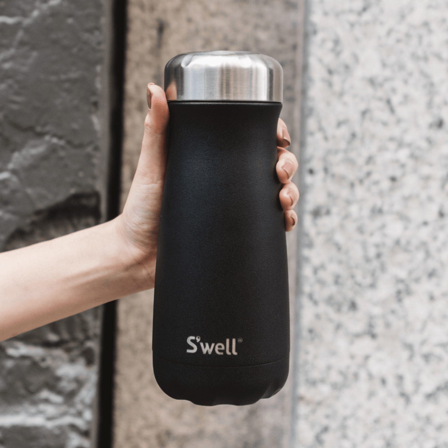 traveler-16oz-u3 Swell-Water-Bottle-Traveler-16oz-Black-Onyx-Lifestyle-1.png