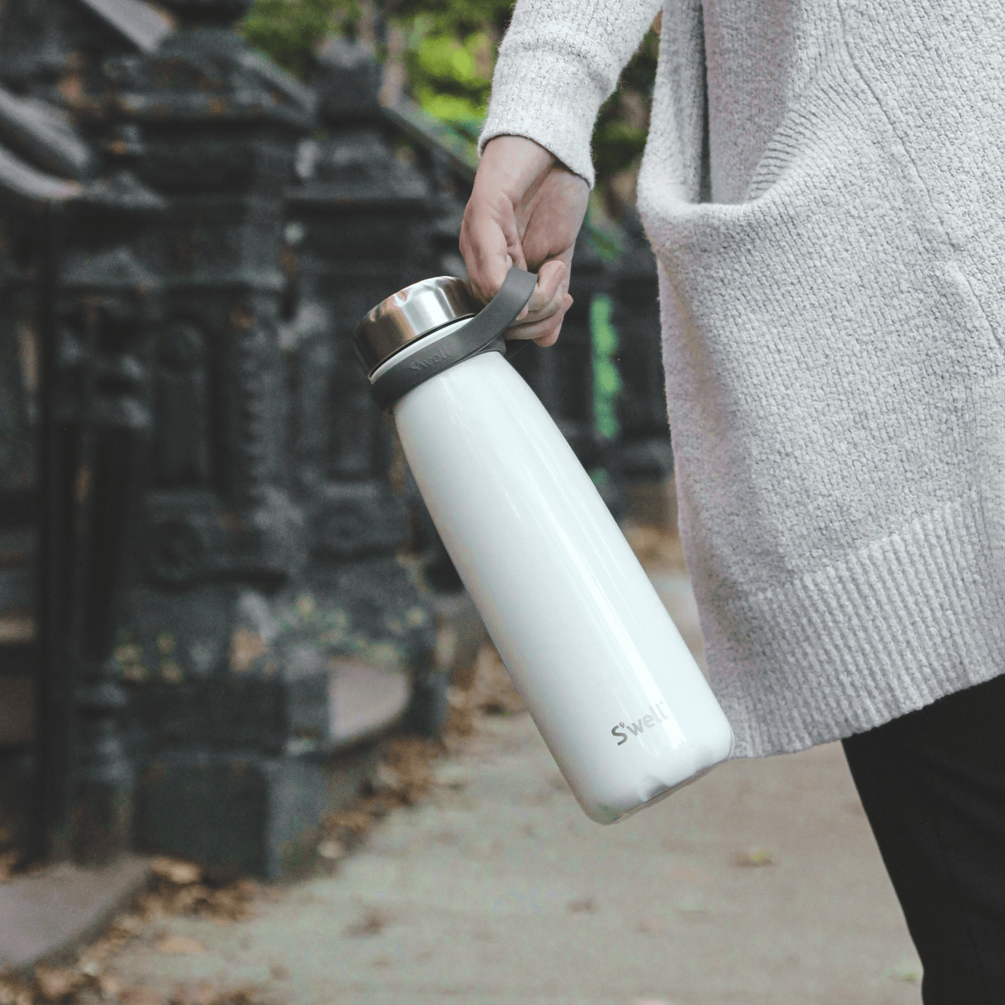 traveler-40oz-h6 Swell-Water-Bottle-Traveler-40oz-White-Angel-Food-Lifestyle-1.png
