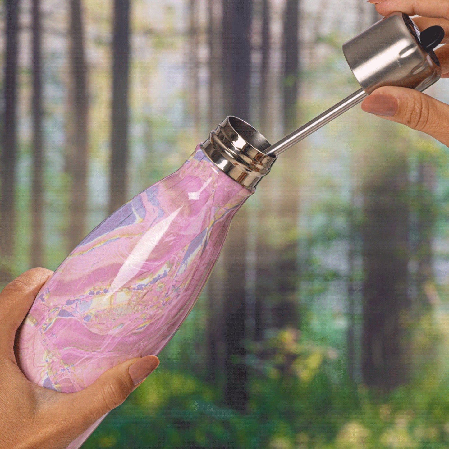 original-bottle-with-flip-straw-cap-17oz-z5 Swell-Water-Bottle-With-Straw-17oz-Pink-Geode-Rose-LifeStyle.jpg
